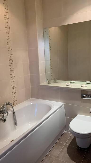 3 Bedroom Penthouse Apartment In ラーン エクステリア 写真